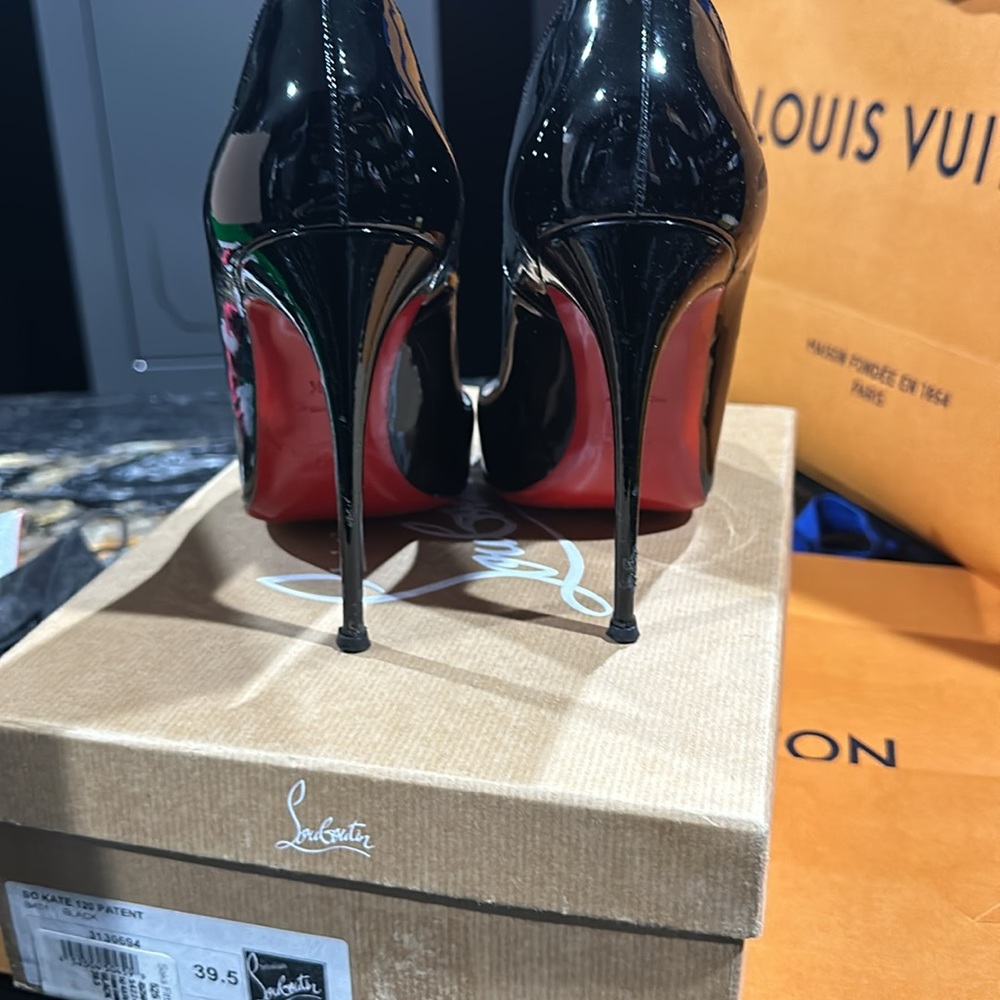 Christian Louboutins, SO KATE, SZ 39.5 EUC - Picture 4 of 7